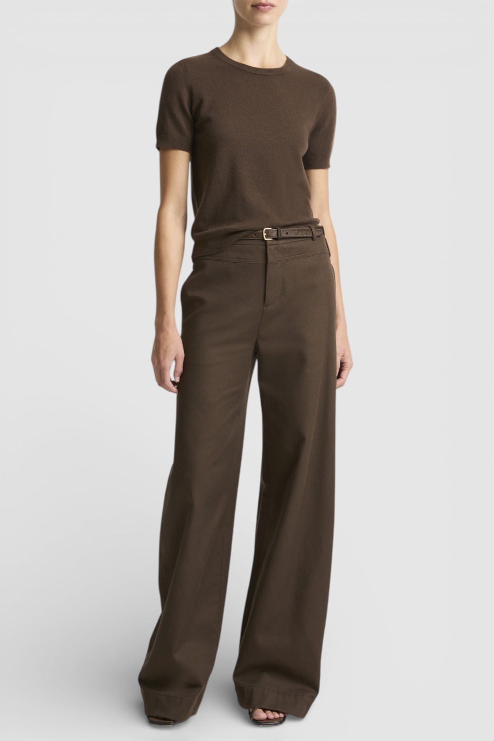 תמונת כל הלוק של חולצת סריג